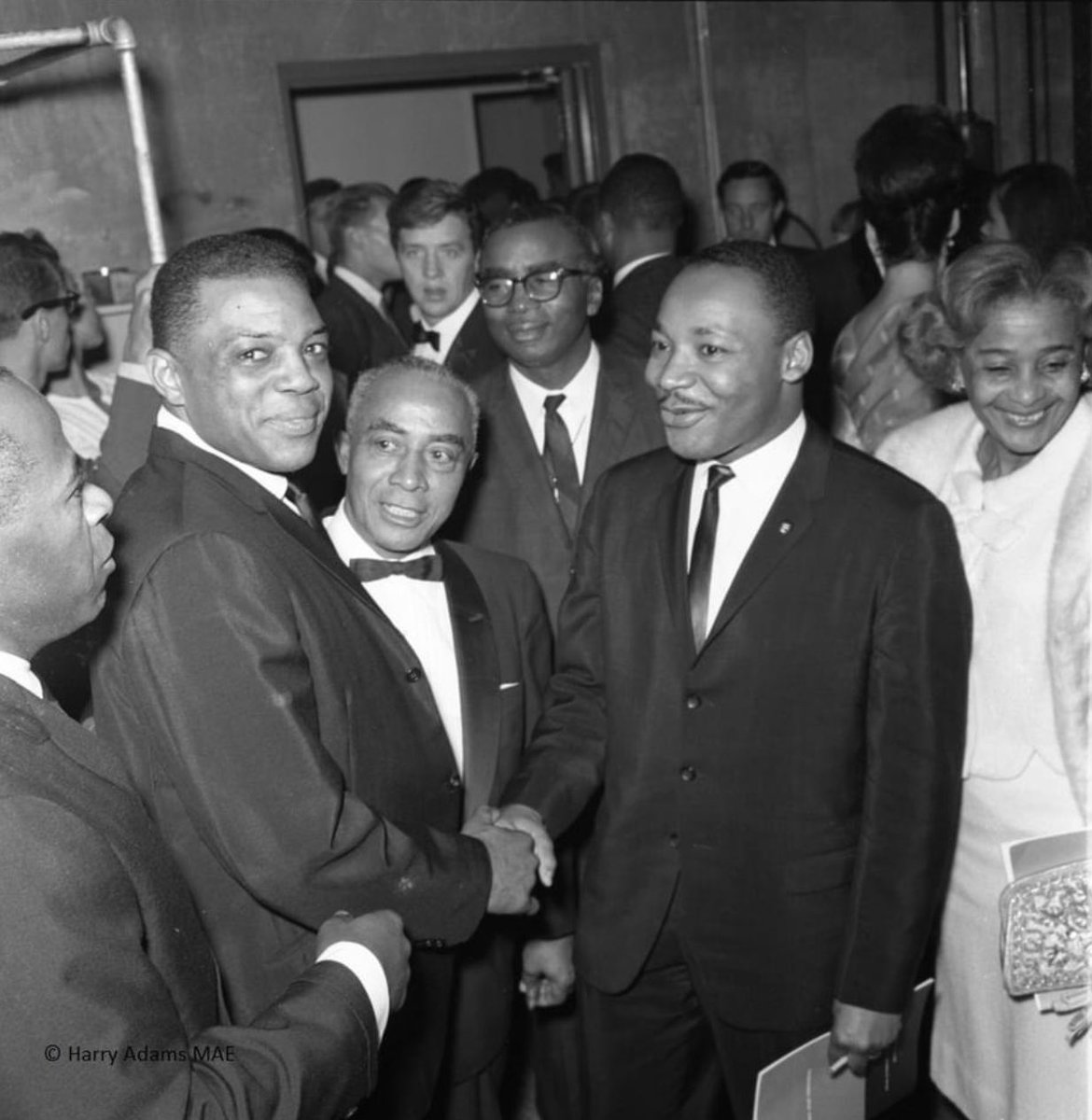 nlbmprez's tweet photo. BASEBALL &amp; CIVIL RIGHTS: Had to repost this photo! The look on Dr. King’s face when he met Willie Mays at an event in Los Angeles in 1963 is priceless! It’s the same look I had every time I was in the presence of my favorite baseball player, Henry Aaron! #MLK2024 @MLBNetworkRadio https://t.co/O3HUzwNaMh