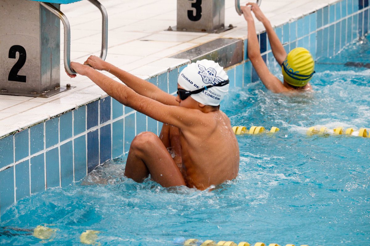 Ciudad_Alcorcon's tweet photo. 2ªjda. Liga Madrid categoría BENJAMÍN 23-24 en la de este
PISCINA MOSCARDÓ. En una exigente jornada con  el 50 y 100 espalda y a el siempre exigente 200 metros braza. Lo hicieron a las mil maravillla. Como colofón los relevos 4x50 que trajo  emoción.

#vamosalcorcon https://t.co/Vhvn50vnp8