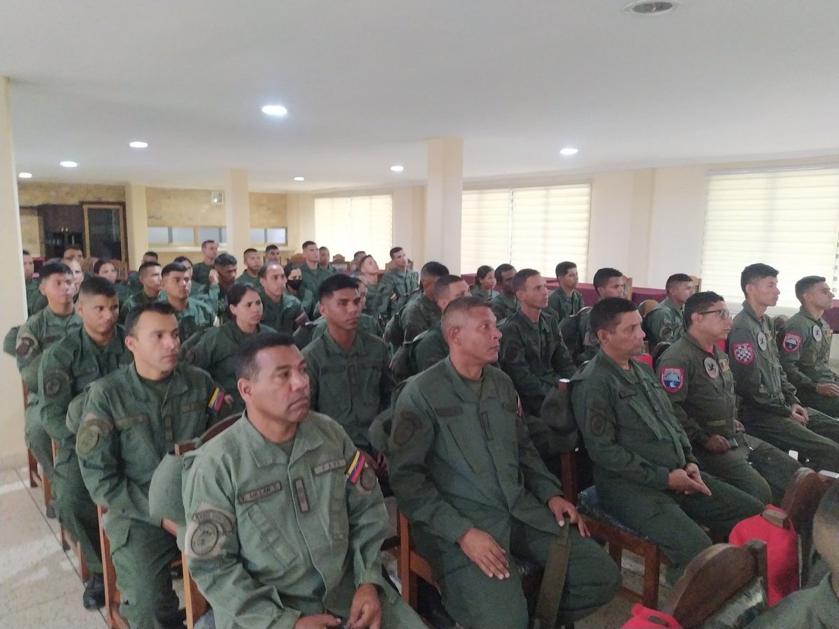 📌#15ENE La <a href="/ARB_CANB23/">Aviacion Naval Bolivariana</a> escuchó el Mensaje Anual a la Nación del Presidente Constitucional y Comandante en Jefe de la Fuerza Armada Nacional Bolivariana. #AviadoresNavalesPorSiempre 

<a href="/NicolasMaduro/">Nicolás Maduro</a> 
<a href="/vladimirpadrino/">Vladimir Padrino L.</a> 
<a href="/dhernandezlarez/">GJ. Domingo Hernández Lárez</a>
<a href="/CEOFANBVE/">CEOFANB</a>