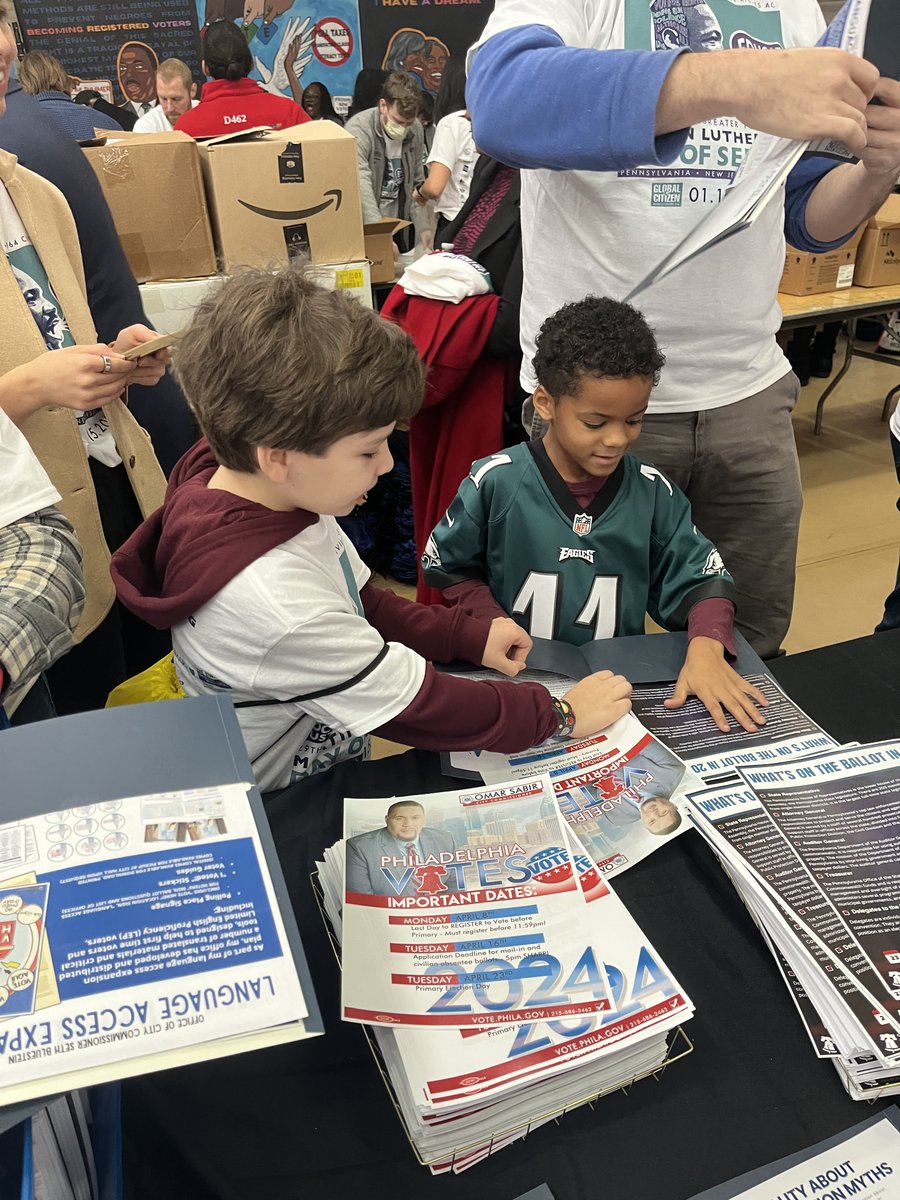 Committeeof70's tweet photo. Thank you to everyone that came out today for @GCitizenMLK's @mlkdayofservice!  We had a great time putting together voter packets and creating thank you cards for our poll workers. Special thank you to some of our partners that participated, including @GT_Law and @CeislerMedia. https://t.co/e0oukoXRRE