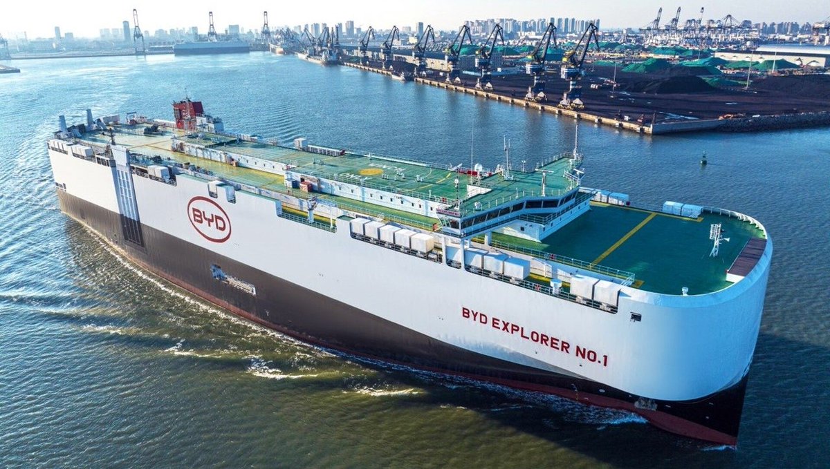 BYD’s ro-ro sets sail: Company’s car transporter with dual-fuel system starts maiden voyage from Chinese port. 
#byd #car #transporter #roro #rollonrolloff #carrier #maidenvoyage #china #dualfuel #electric #vehicles #evs #carnews
buff.ly/3SioJAS