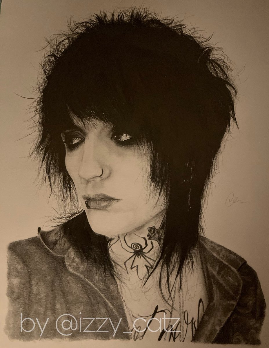 lzzy_catz's tweet photo. My drawing of @JohnnieGuilbert 🖤 Dunno why the hair is reflecting like that but whatever lol

#johnnieguilbert #jakewebber #johnnieguilbertfanart #jakewebberfanart #tarayummy #fanart #art #portraits #youtube #sketch https://t.co/yT6pIahD19