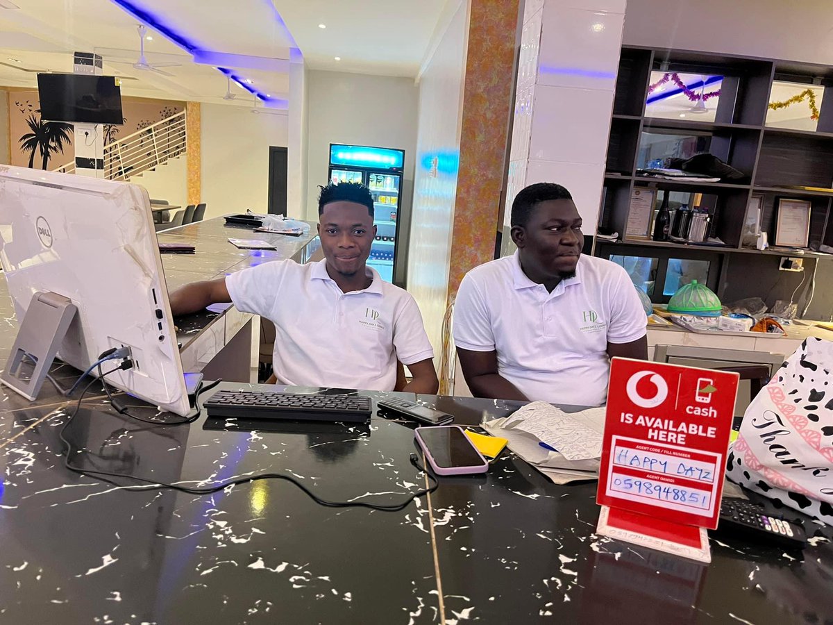 OleleSalvador's tweet photo. 🚨ICYMI🇬🇭: According to Nash Iddi— a tamale based OAP, the gentleman who went viral for building his tent at the just ended #FAILACOOKATHON has secured a job as a Front Desk Officer in a top-tier restaurant. 

Starting today, Monday, Anas will bring his passion for food and hospitality to a new level, assisting with front desk service and providing staff support for various facilities at the newly established restaurant in Tamale.

🦅🇬🇭