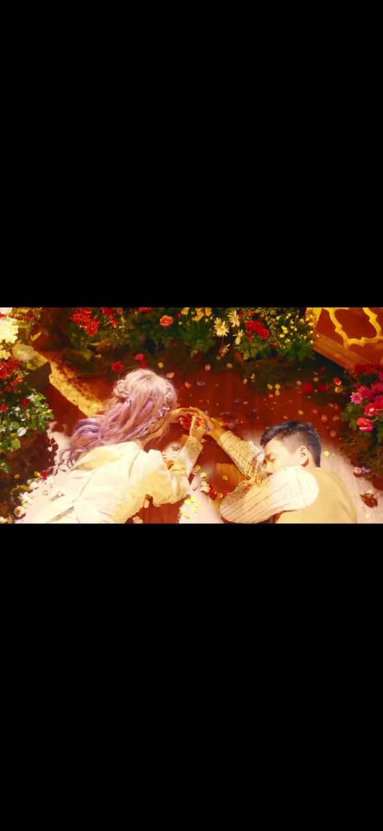 AYA61271903's tweet photo. #IU の
#abovethetime は
MV観て大号泣した
あたしの中の大好きで大切な曲
歌詞がどれも美しく
スローテンポな曲がまた素敵で
ギターのみ出歌詞を引き立てるとこ
オーケストラの壮大なダンスシーンのとこ
どれをとっても最高
8年前の
#너랑나 のその後を
描いた曲と知って更に大好きになった曲 https://t.co/t5aSVSqmz2