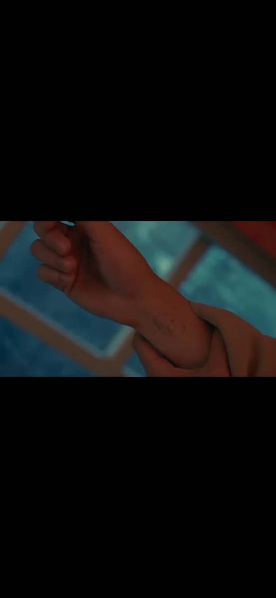 AYA61271903's tweet photo. #IU の
#abovethetime は
MV観て大号泣した
あたしの中の大好きで大切な曲
歌詞がどれも美しく
スローテンポな曲がまた素敵で
ギターのみ出歌詞を引き立てるとこ
オーケストラの壮大なダンスシーンのとこ
どれをとっても最高
8年前の
#너랑나 のその後を
描いた曲と知って更に大好きになった曲 https://t.co/t5aSVSqmz2