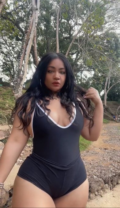 Puedo enviarte fotos sin sensura , quieres ? Por mi azul 😘 https://t.co/khwxfpW7Ip