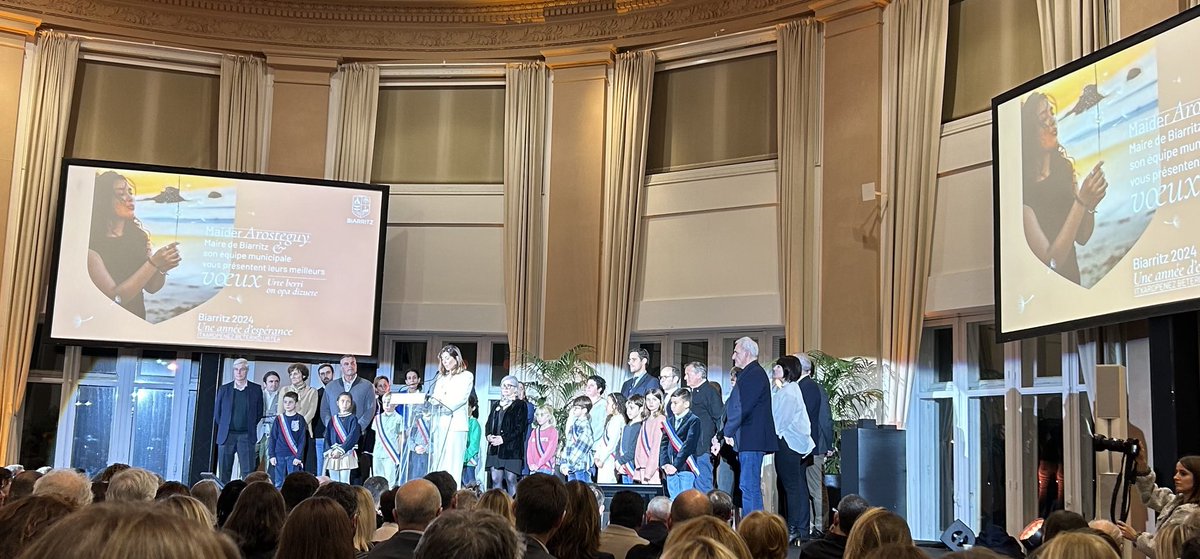 Merci madame le Maire ⁦<a href="/Ville2Biarritz/">Ville de Biarritz</a>⁩ pour cette belle soirée de vœux ! Nos élèves ont apprécié de découvrir un service de cette envergure. Ils en garderont de beaux souvenirs 👏👏 ⁦<a href="/dsden64/">DSDEN64</a>⁩ ⁦<a href="/AcBordeaux/">Académie de Bordeaux</a>⁩ ⁦@emiliedutoya1⁩ ⁦<a href="/SO_Paysbasque/">SO_Paysbasque</a>⁩
