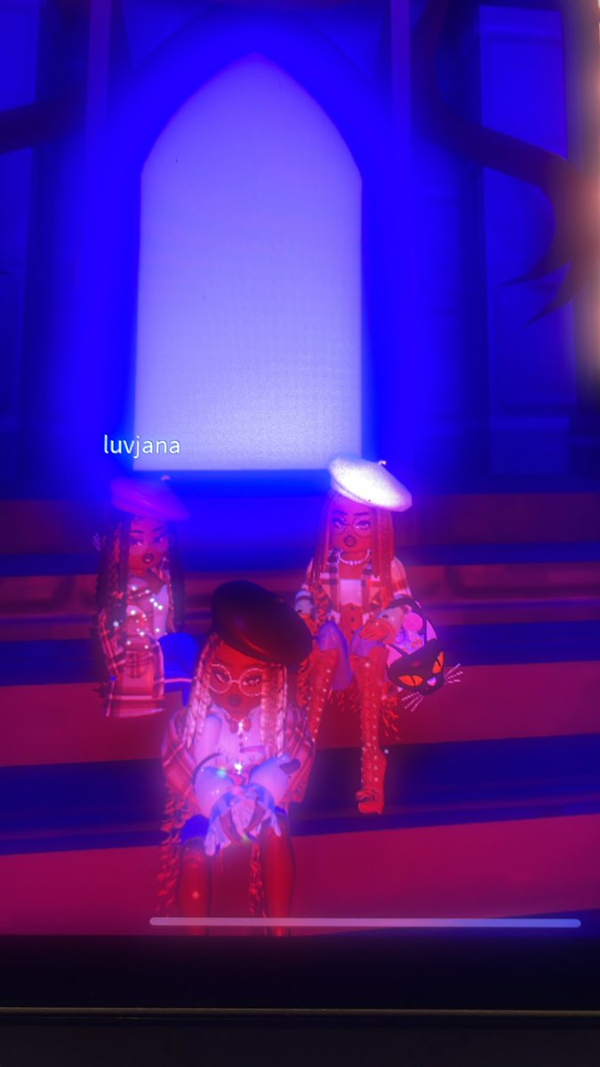 __mayflower's tweet photo. @McQueenRH My sisters and i🫶 https://t.co/3UEAxwD4KM