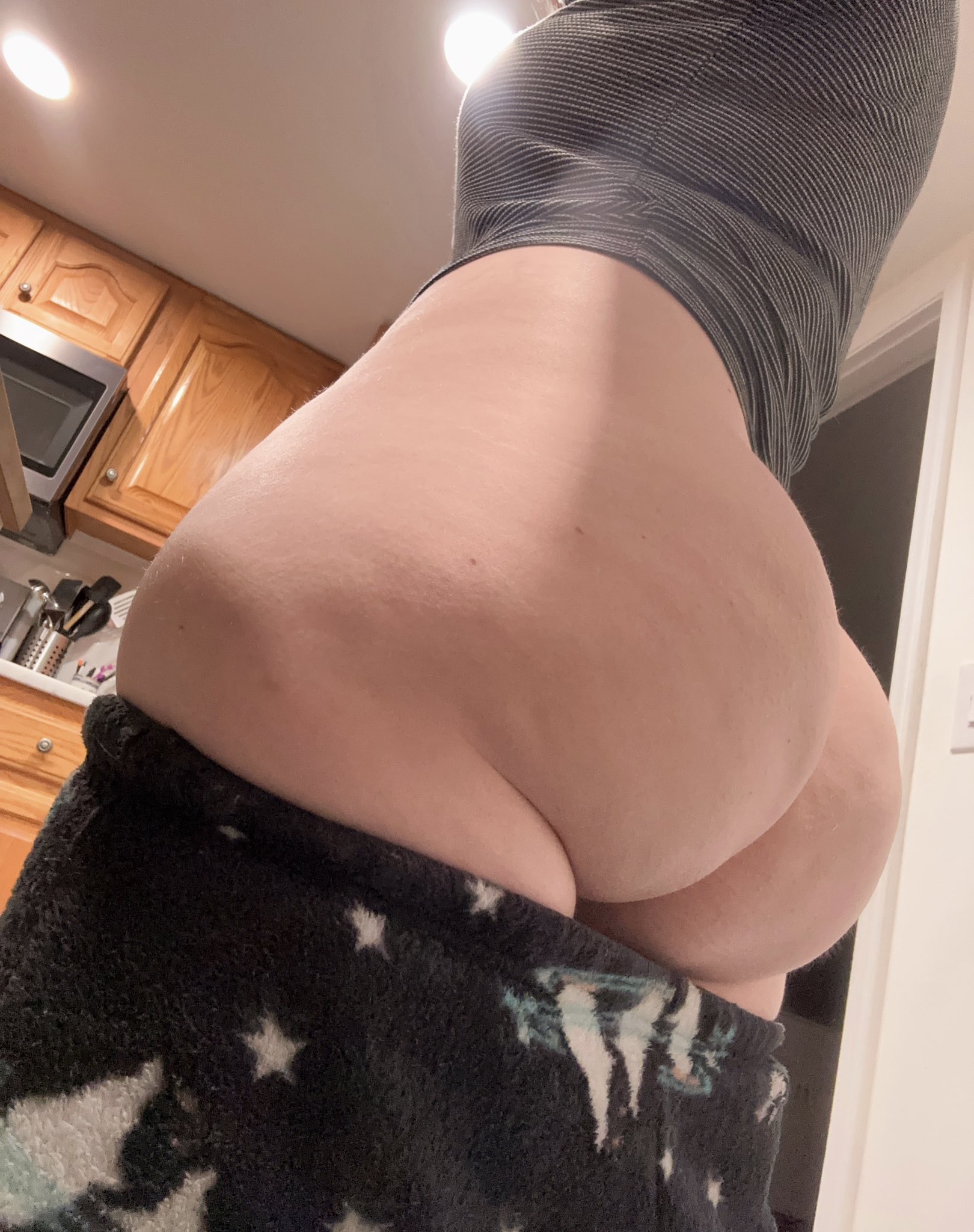 2 pic. It’s snowing outside but it’s toasty in hereeeeee https://t.co/pjjWYyd2v0