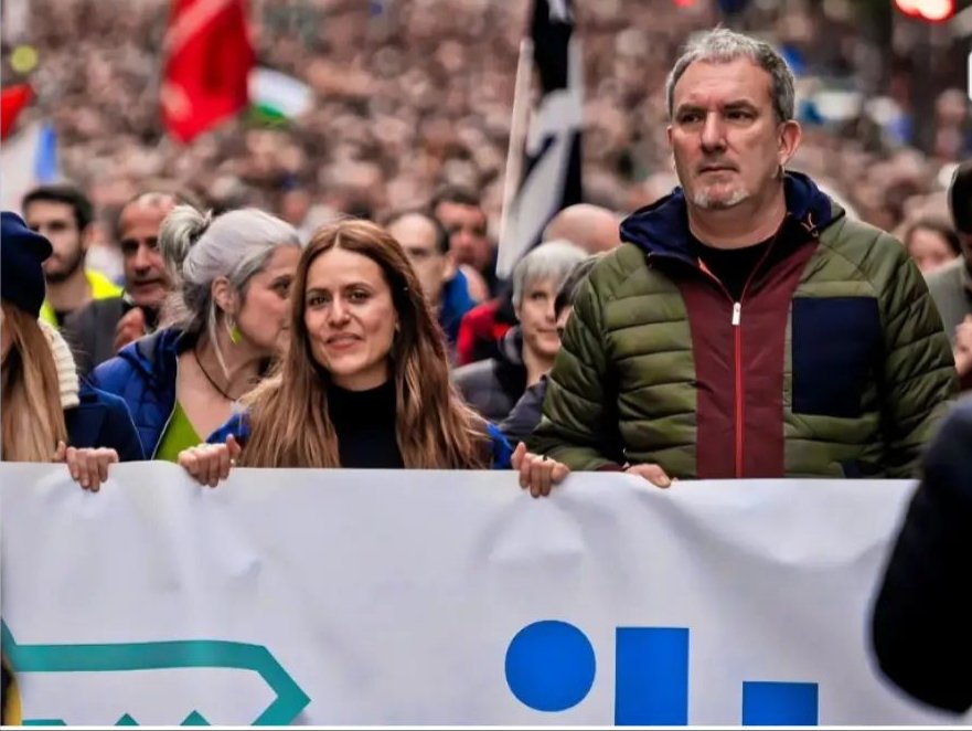 maia_jon's tweet photo. Etorkizunerako pausoak eman nahi ditugu. Baina batzuk iraganera lotuak nahi gaituzte. 
Zauriak itxi nahi ditugu. Baina batzuk zabalik nahiago dituzte. Zurekin ari dira orain Itziar, baina etorkizunaren aurka ari dira. Eta gu etorkizunera goaz. Ni zurekin, mundu hobe baten bidean. https://t.co/3234a9R2Dx