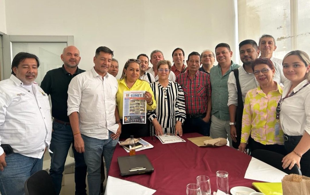 Jaimecortez01's tweet photo. Gracias señora ministra @GloriaRamirezRi @MintrabajoCol  por escuchar y solucionar los conflictos laborales en el dpto del Tolima ese es el verdadero DIALOGO SOCIAL @petrogustavo @PalmaEdwin @cutcolombia @ctccolombia @MarthaAlfonsoJ @merv59 @PrensaRural @notipaco @BluRadioCo https://t.co/y67d2dEpf5