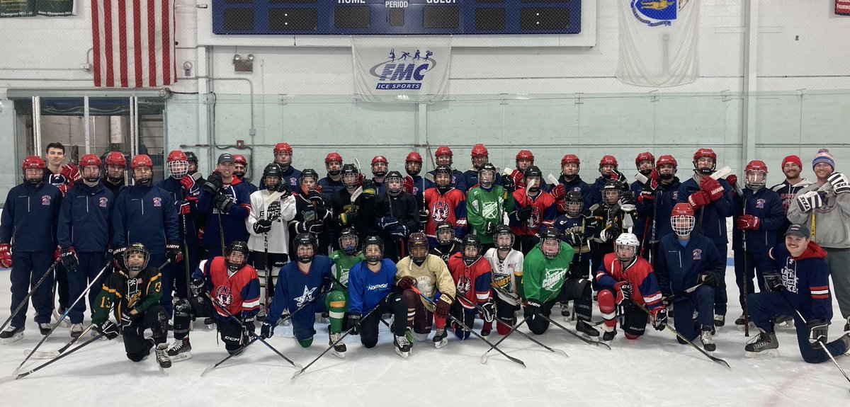CoachInfanger's tweet photo. Natick Varsity players giving back to the next generation of Redhawk Nation. Thank you to all the players for coming to youth skills today. #TeamAlways @NatickComets @natickhshockey @NatickAthletics https://t.co/nK6MQw3SYO