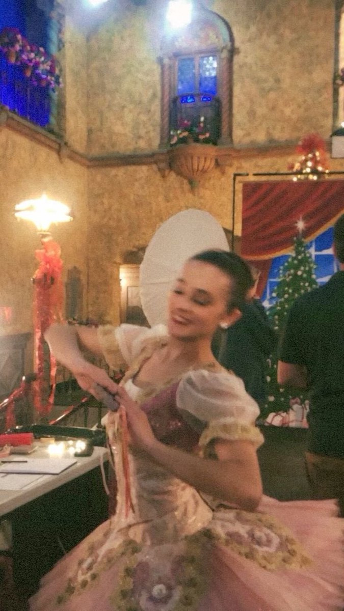 Ballerina 🩰

#ballet #balletdancer #pointe #nutcracker #balletaesthetic #followers