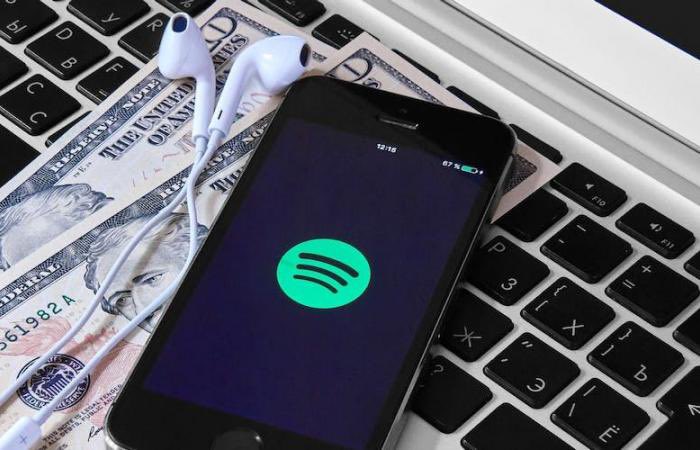 El 82% de las canciones dejará de recibir pagos en Spotify por tener menos de 1000 reproducciones. 
#spotify 

Conoce mi canal en Spotify 👉🏻 linktr.ee/lalodiener   

#NOBASURAMUSICAL