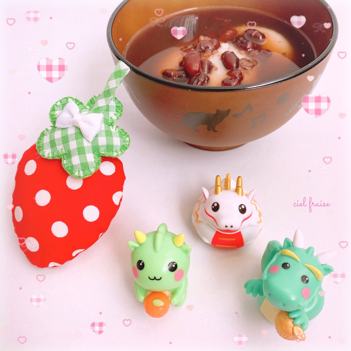 cielfraise_y's tweet photo. いちごの日の今日は 
鏡開きをしました🍓💕 
 
子供たちはぜんざいはもちろん 
鏡もちについてるマスコットを 
取り出すのを楽しみにしてました😆

今年も美味しく作れて満足です😋💕  

🍓いちごグッズのお店🍓
https://t.co/iwnFceu2Dq https://t.co/U1HU0h32AY