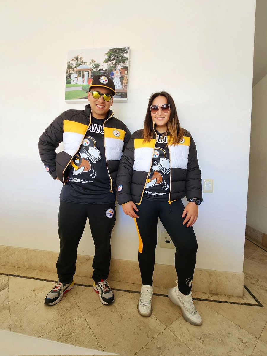 AzulBP's tweet photo. Apoyando con todo a nuestros @steelers, a través de @TUDNMEX ⭐️🏈✨️ en @MiCanal5 #TuPaseCompleto 🤩 https://t.co/SvOtsfyM0f