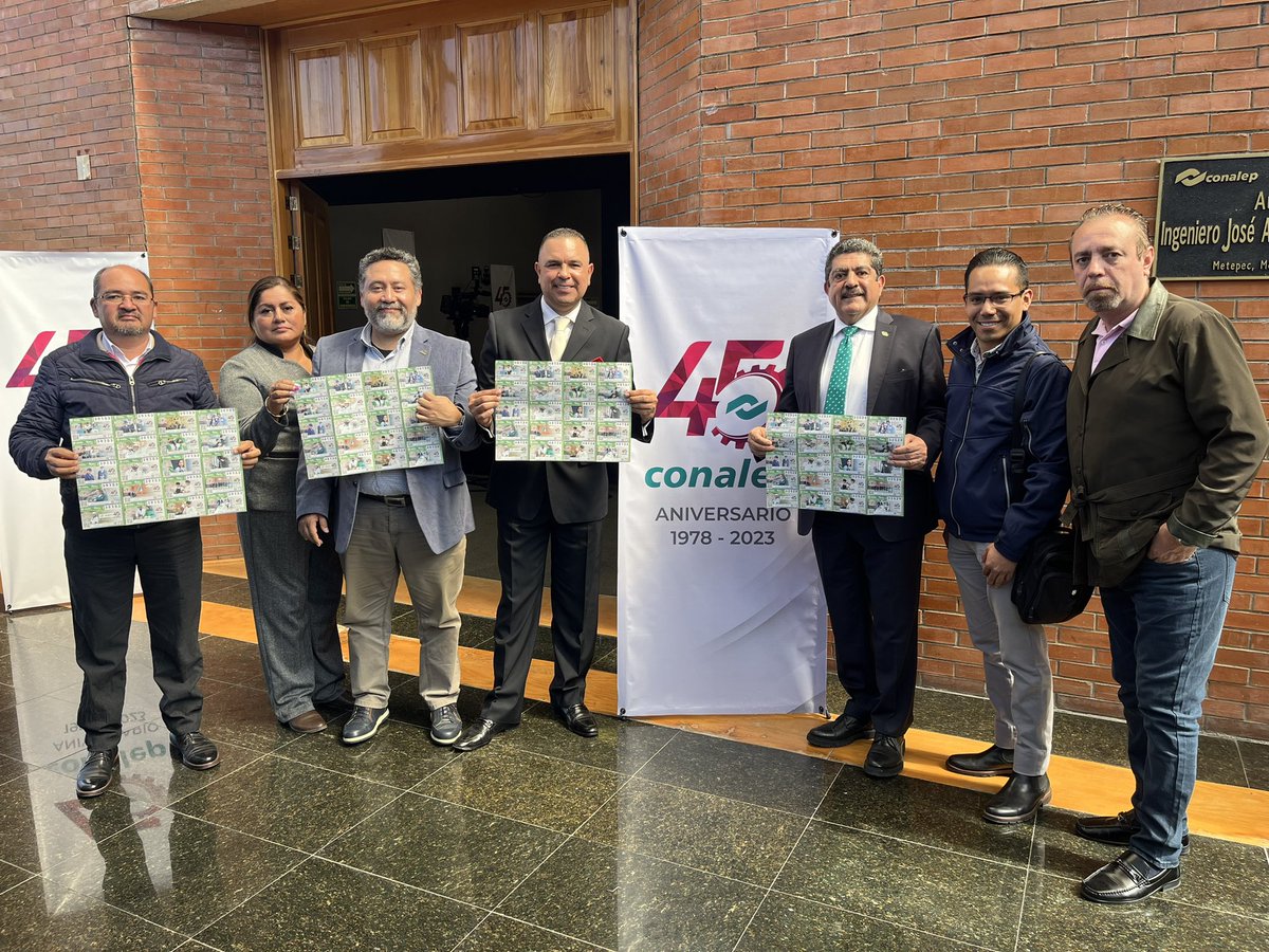 CarlosSarabiaC's tweet photo. Hoy participamos en la Develacion del Billete de Lotería Nacional conmemorativo al “ 45 Aniversario del CONALEP “ pido de manera respetuosa a todos los integrantes del Conalep en el Estado de Oaxaca ayudar en esta oportunidad histórica, nosotros ya hicimos lo propio. YA COMPRAMOS. @ManuelEspino @MonrahGervacy @lopezyodo