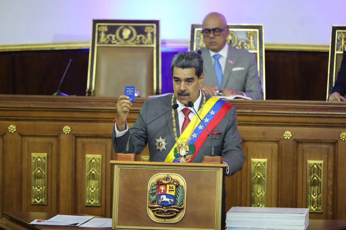 Presidente <a href="/NicolasMaduro/">Nicolás Maduro</a>
Bravo excelente 
#MensajeAnual 
#MemoriaYCuentaAfirmativa
¡Venezuela avanza con pasos firmes!
W y TM