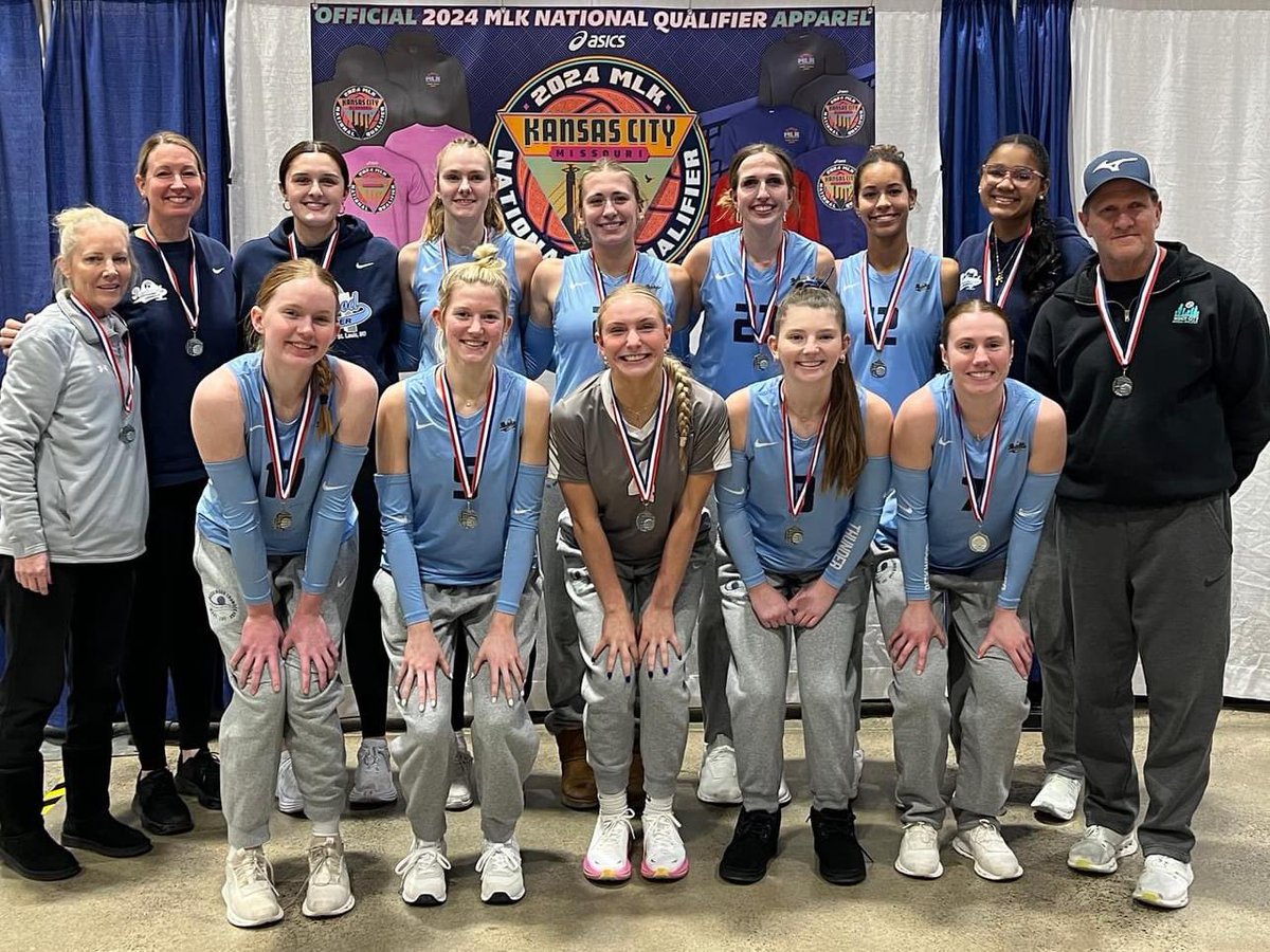 rockwoodthunder's tweet photo. First qualifier of the year ✔️ 2nd place finish 🥈✔️ Open bid secured ✔️

Congrats 18 Elite on earning their OPEN bid &amp; Rockwood’s first bid of the season!

Fun fact: This team has secured the highest bid available every season since they were 12s! That now includes 6 OPEN BIDS! https://t.co/npxjltTcmj