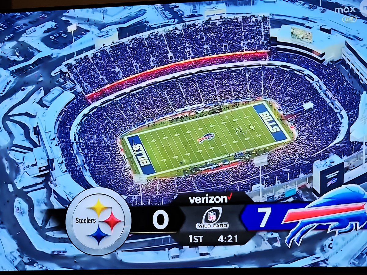 AkiPyysing's tweet photo. Lunta riittää Buffalossakin. Mutta ei enää kentälle asti.
Kannatan Billsiä vs Steelers, koska tykkään pallon kanssa eteenpäin juoksemaan kykenevistä quarterbackeistä, kuten Josh Allenista.
So far, so good. #MTVMax #NFL https://t.co/xuUSOA0pfF