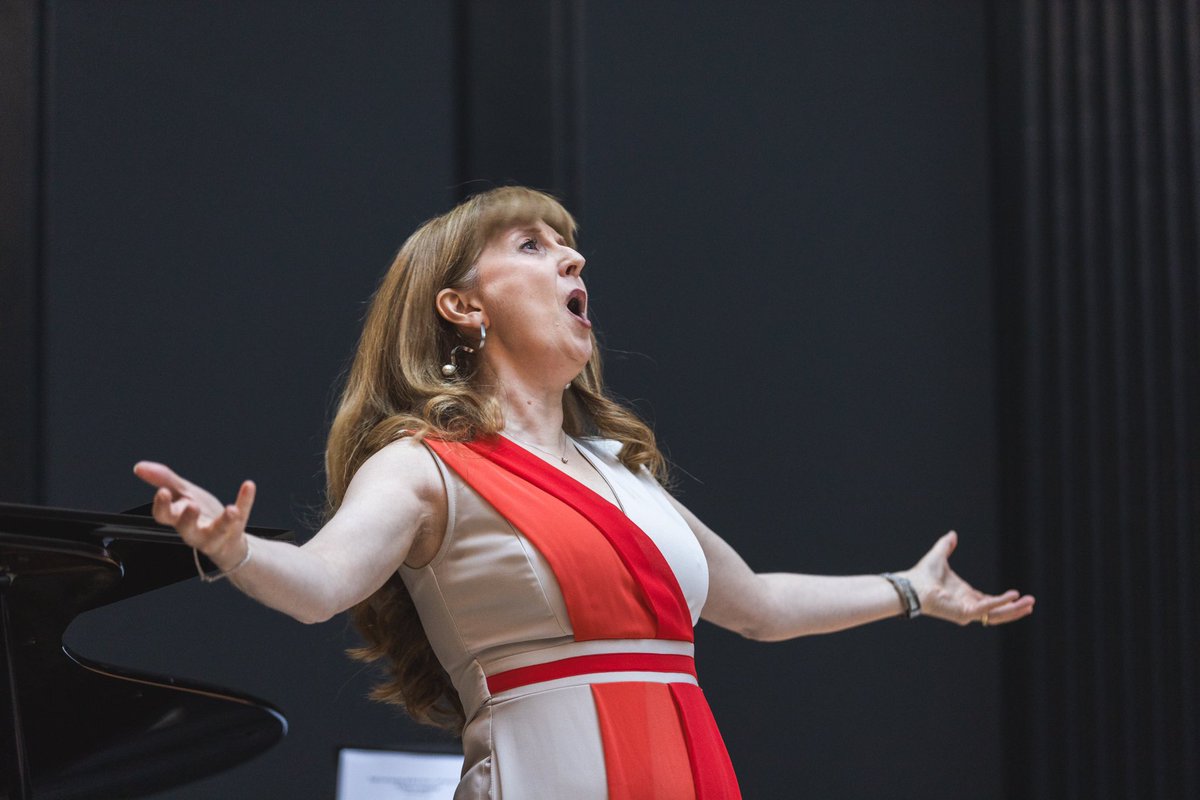 niallkinsella's tweet image. A few photos from yesterday’s French song recital “L’heure exquise” with the magnificent @SandraOman1 at @TheHughLane, where we performed songs by Fauré, Chausson, Hahn, Satie, Yvain, Messager and Poulenc’s epic monologue “La dame de Monte-Carlo”. What joy! 🇫🇷🎶❤️

📸 Aaron Corr