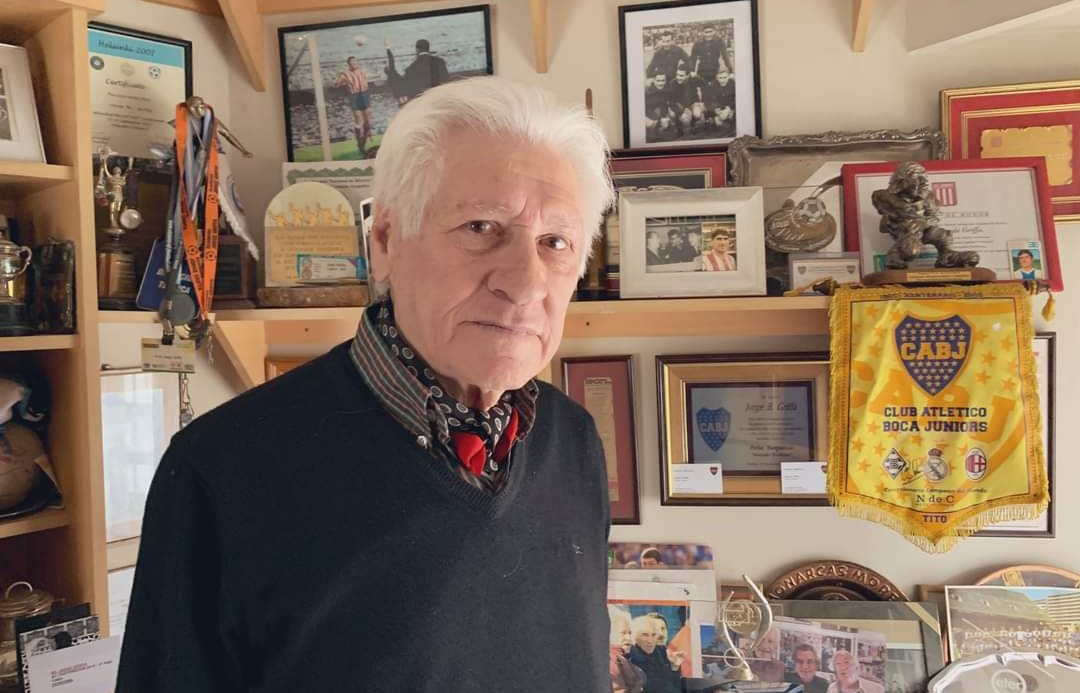 GuilleMonclus's tweet photo. De Casilda al país y al mundo. Maestro, formador de futbolistas, orgullo. Chau, Coqui... Esta noche hay picado en el Cielo... https://t.co/OsfcuuMUgq