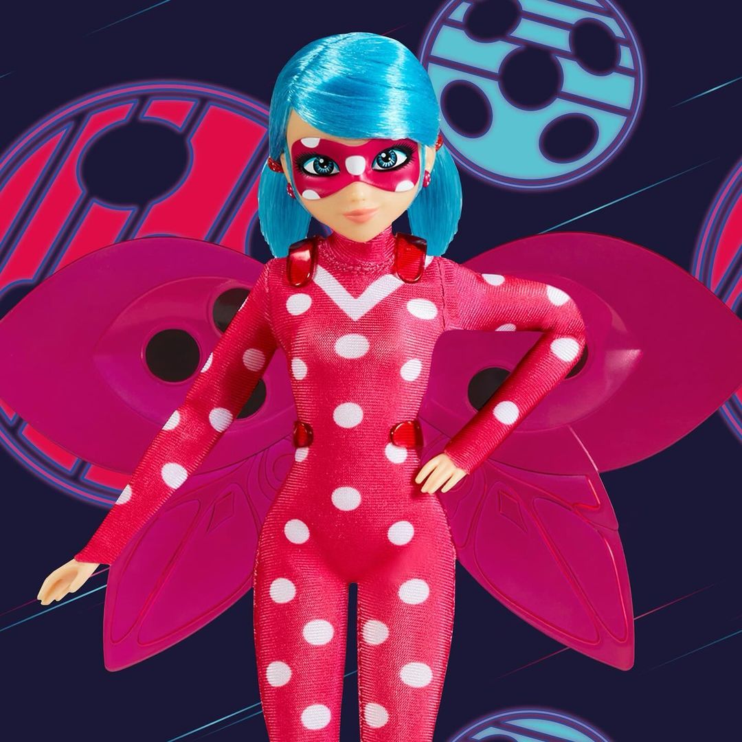 Amelie_Graham_'s tweet photo. ¡Nueva muñeca de CosmoBug! 🐞

Ya disponible en las tiendas Target.

#MiraculousLadybug https://t.co/op7hW41BMM