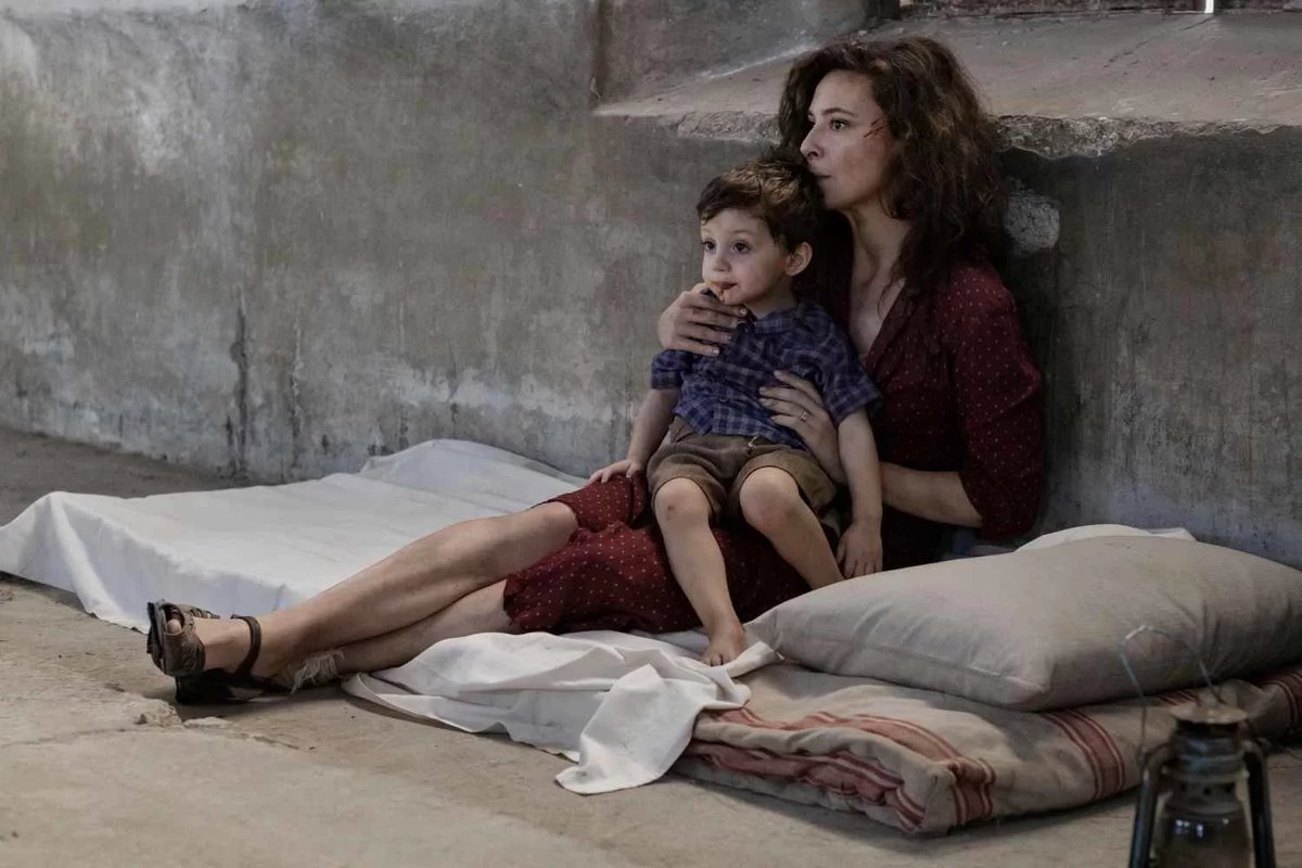 marcoluci1's tweet photo. Questa serie tv #LaStoria è davvero una gran bella produzione firmata #RobertoSessa per #PicoMedia con una bravissima #JasmineTrinca e un cast d'eccezione. Ottima la regia di #FrancescaArchibugi @RaiUno @RaiPlay #RaiFiction #labuonatv https://t.co/RZeIwSrg1Q