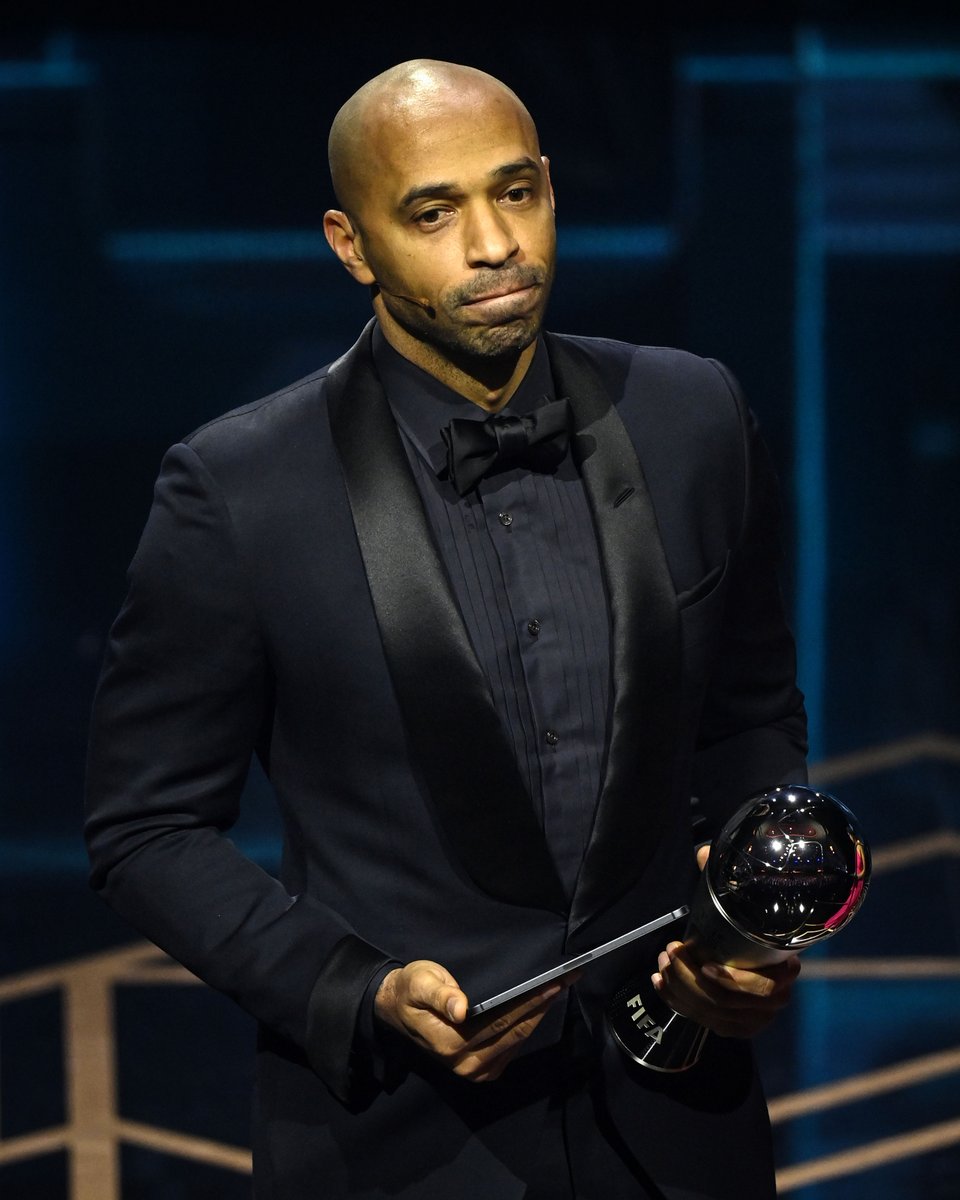 brfootball's tweet photo. Thierry Henry to his cohost Reshmin Chowdhury after accepting The Best award on Lionel Messi’s behalf:

‘You’re a Spurs fan and you don’t usually get your hands on a trophy so, I’ll take this one’

💀 https://t.co/9PKTp1jgi0