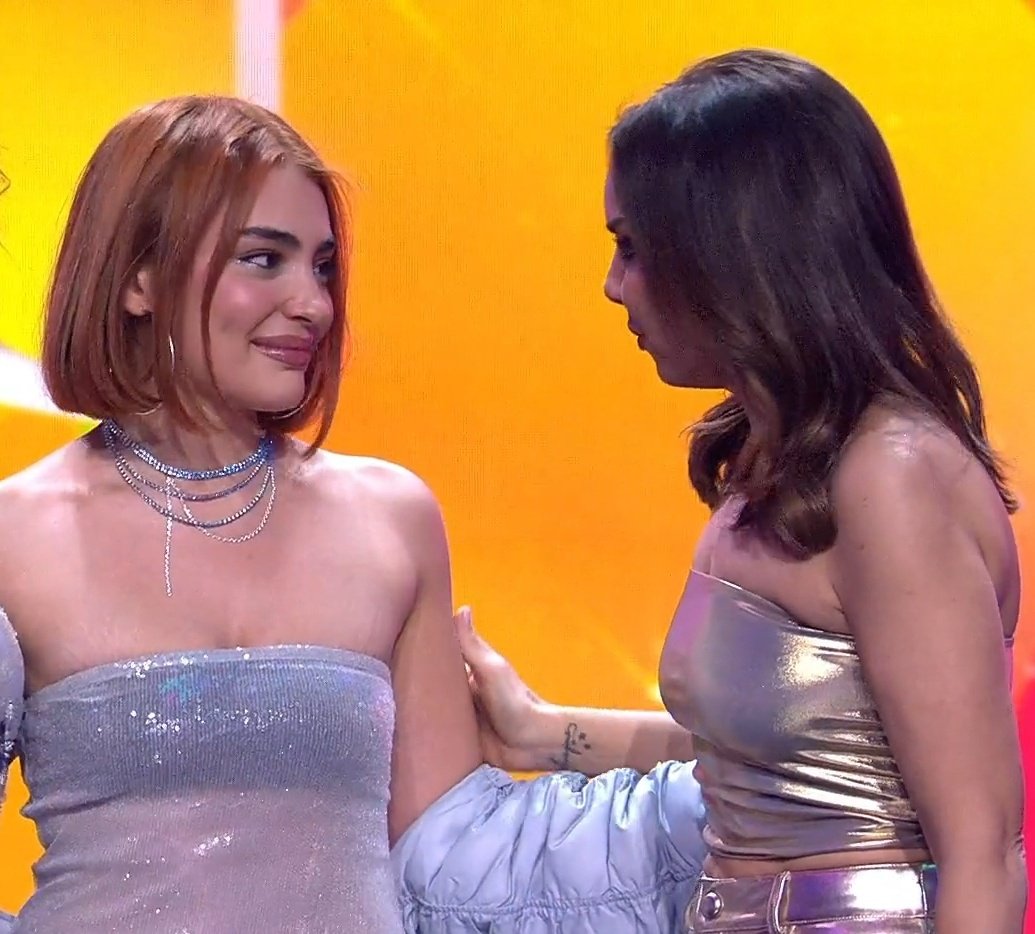 OT24h's tweet photo. Gracias Violeta

Se nos va una gran persona y una gran artista que triunfará porque brilla con luz propia

Su marcha deja un gran vacío en el canal 24 horas, personalmente la echaré muchísimo de menos
#OTGala7 https://t.co/yR3sqPkUcF