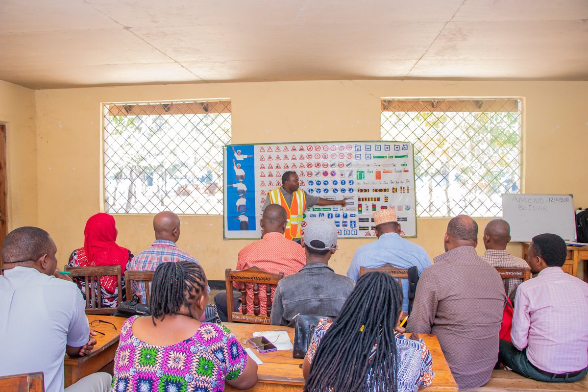 grspartnership's tweet photo. #Throwback to a Botnar Child Road Safety Challenge workshop for boda-boda drivers held in Tanga, Tanzania, in October 2022!

#RoadSafety | #BCRSC https://t.co/r8oXVIwk3G