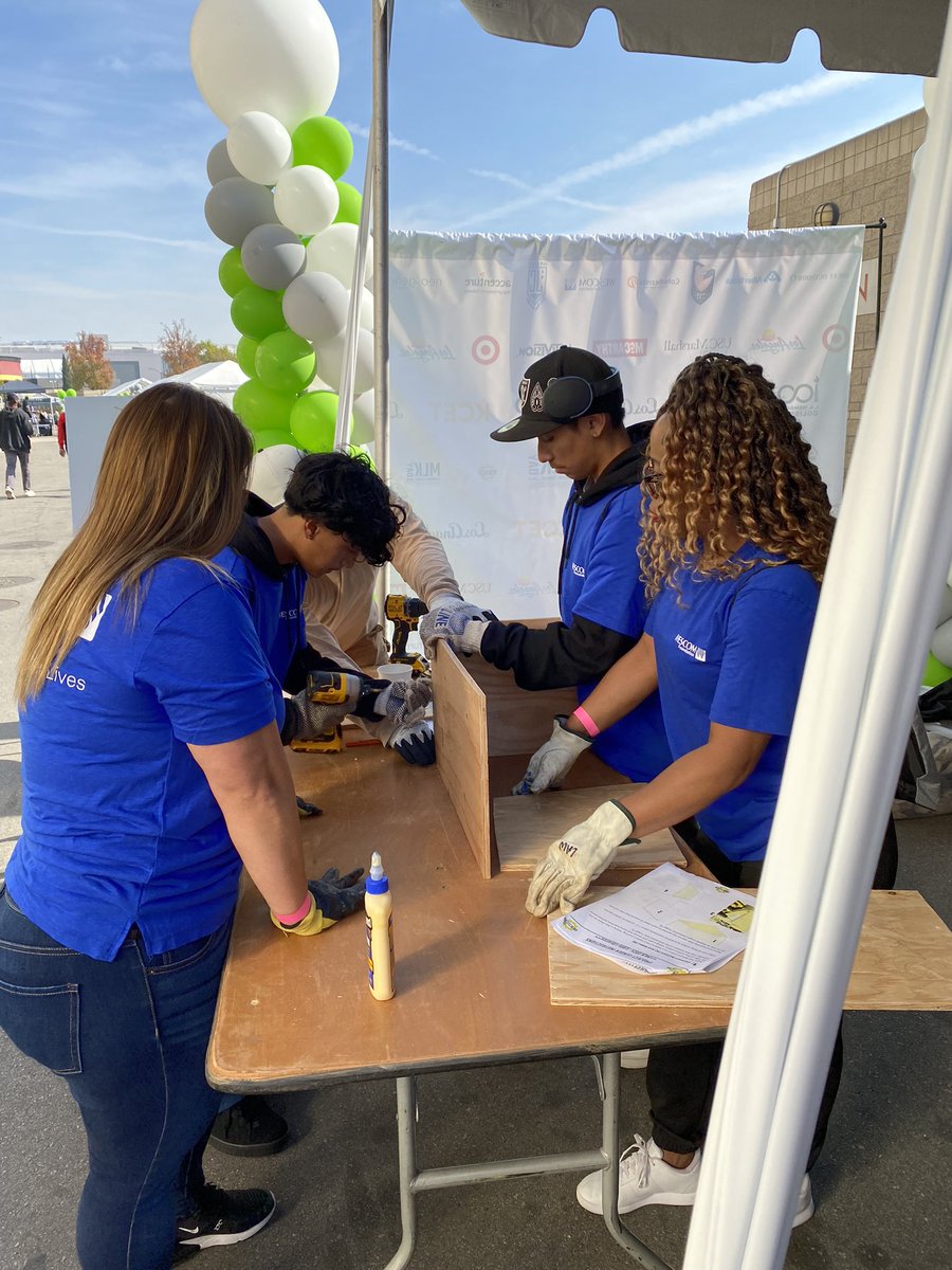 wescomfinancial's tweet photo. Happy Martin Luther King Jr. Day! #TeamWescom is celebrating #MLKDay through acts of service at the @LAWorksNow MLK Volunteer Festival. Volunteers built little libraries that will be distributed throughout SoCal. Thank to all of our amazing volunteers for participating! https://t.co/Y6OUVuhs7U