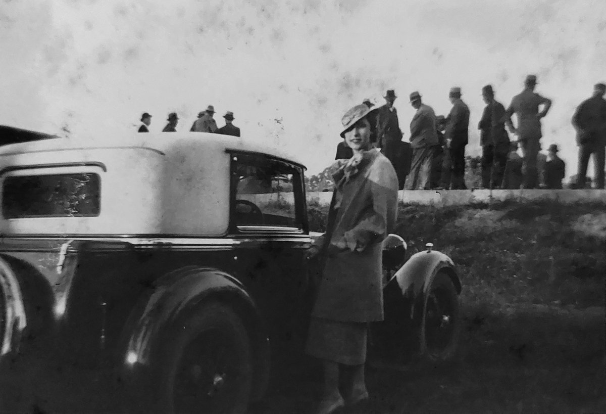 Anybody can name that old #lancia? Pics from #familyalbum #familyvault #the30s #highsociety #oldpics #carsandgirls