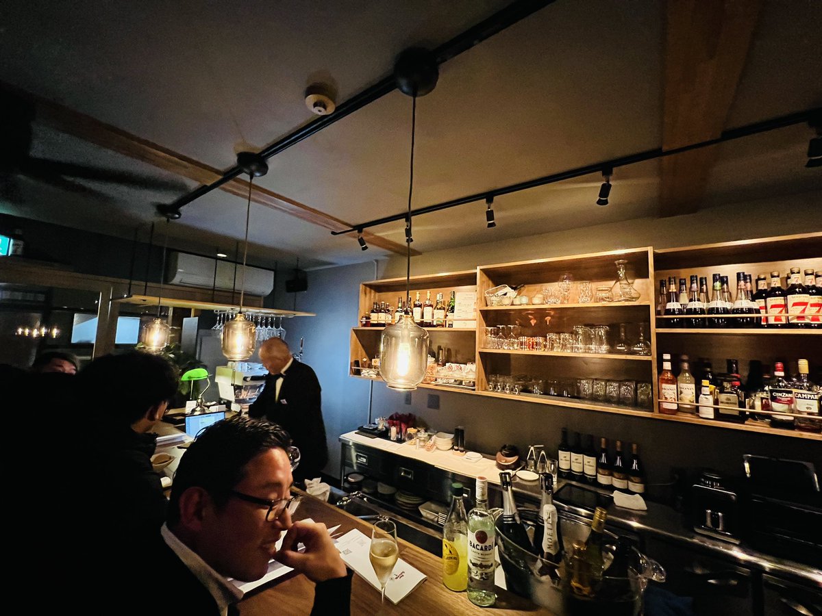 minatoya13's tweet photo. 二次会は昨年末にオープンした『Bar Seven』さんにて🍸

ハイボール2杯、ギムレット2杯、マティーニ、ジントニック・・・旨し。

#城崎 #城崎温泉 #豊岡市 #温泉 #ゆかた #旅行 #温泉街 #外湯めぐり #日本一ゆかたの似合うまち #barseven #バー #オーセンティックバー #温泉街のバー #ゆかたでバー https://t.co/zBz9KVJgZt