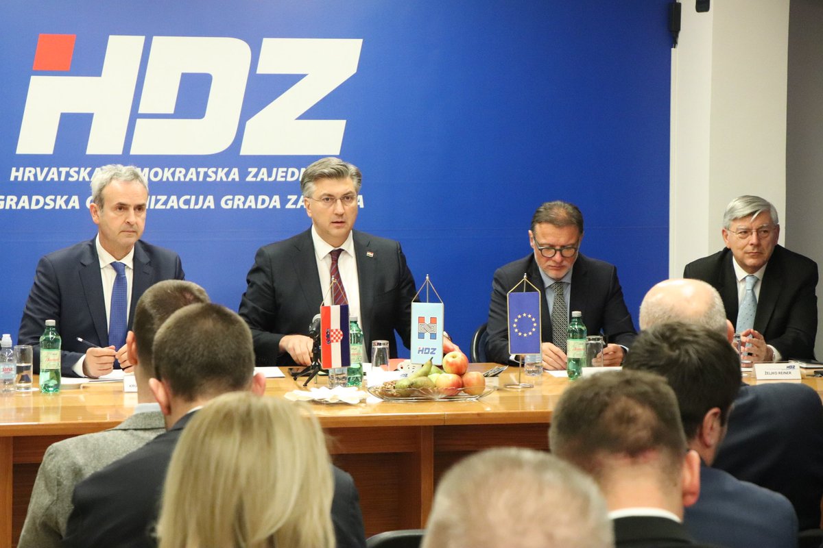 AndrejPlenkovic's tweet image. Na #Aktualac predstavili smo sve što #VladaRH radi na dobrobit 🇭🇷 građana. Unatoč brojnim neplaniranim krizama, Hrvatska je danas znatno ekonomski snažnija i međunarodno utjecajnija. @HDZ_HR je spreman ići po povjerenje birača za treći mandat!
🔗t.ly/twkZH