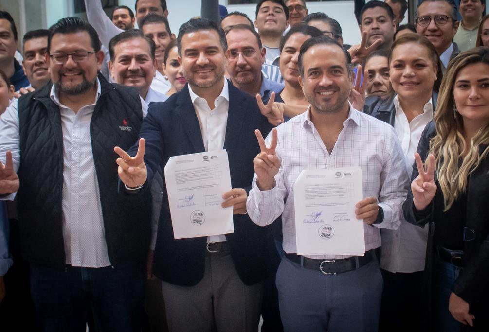 MYunesMarquez's tweet photo. Hoy me registré como precandidato al Senado de la República.

Vamos rescatar el presente y el futuro de Veracruz con Pepe Yunes a la gubernatura y @XochitlGalvez a la presidencia. 

¡Súmate! Con fuerza y corazón por Veracruz… 
#LaLuchaSigue https://t.co/r5MGb4woBo