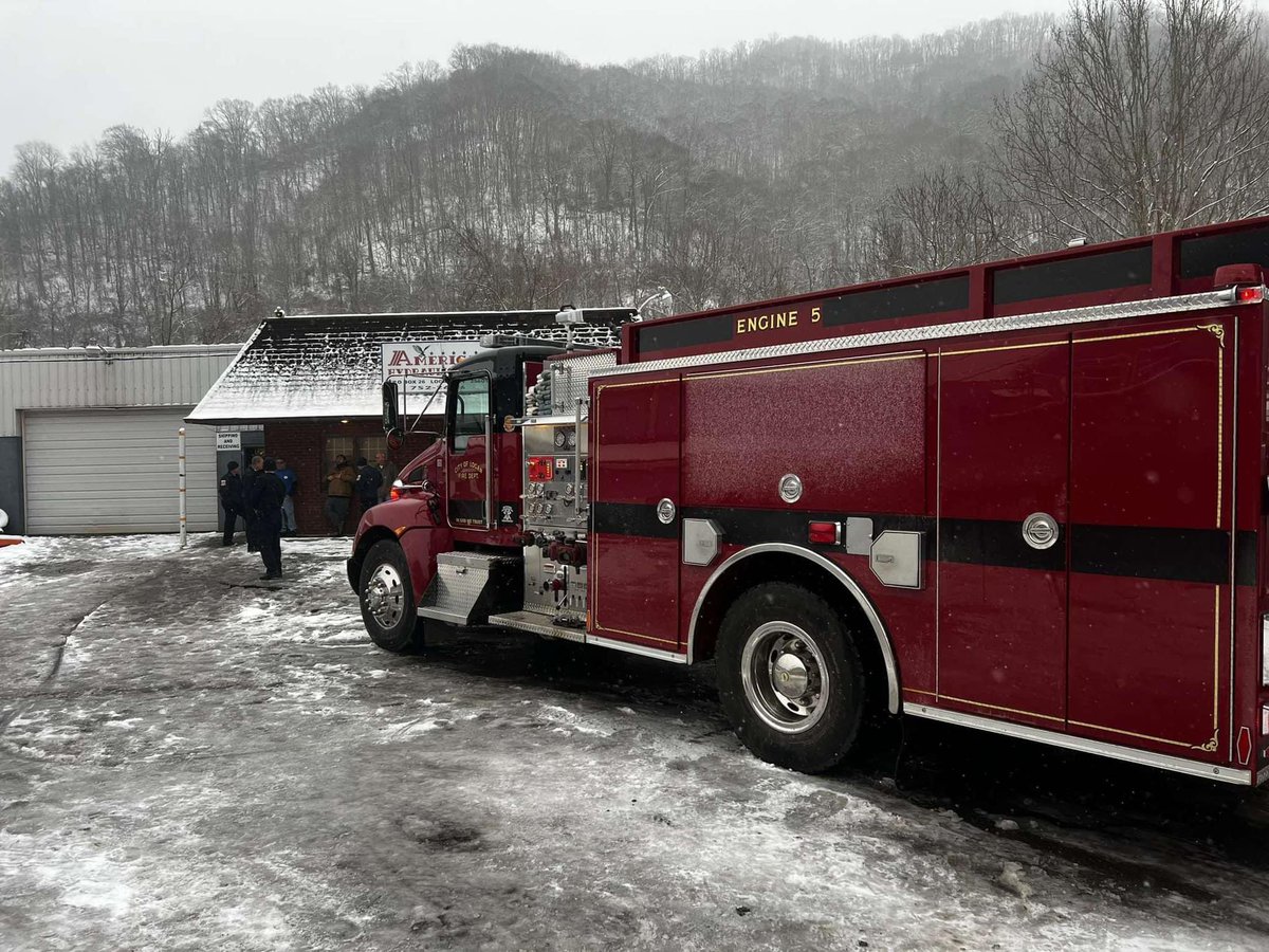 McD7575's tweet photo. Today the City of Logan FD was toned to American Hydraulics for a commercial structure fire. Crews made entry into the building to find one room fully involved with fire. Fire was knocked quickly and crews cleared. #LFD #TenHouse https://t.co/E0Cw3DCRnk