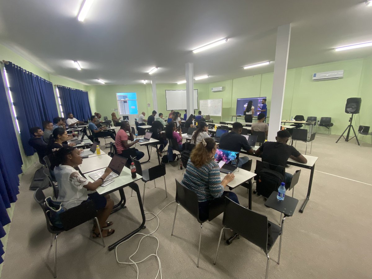 GoudzandT's tweet photo. At the other side of the classroom for once 😅
Suriname embracing Tech is a dream that’ll come true eventually. 

I hope https://t.co/lwzMrztobW