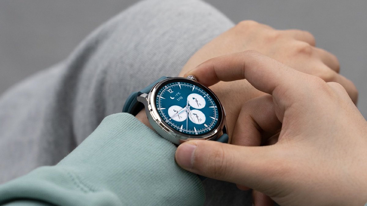 smartechdaily's tweet image. ساعة #HonorWatch4Pro باللون الأزرق الجديد