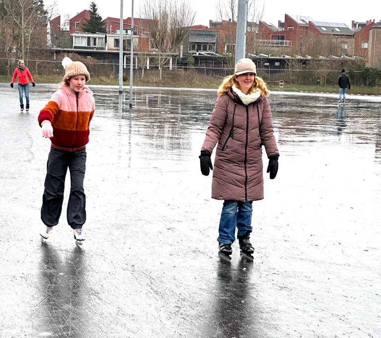 Die ene dag schaatsplezier in de eerste week van het nieuwe jaar hebben we toch maar mooi gehad. Op donderdag 11 januari om 10.00 uur gaven de ijsmeesters het ijs vrij en de hele dag zijn er rondjes gereden op een prachtige ijsvloer.