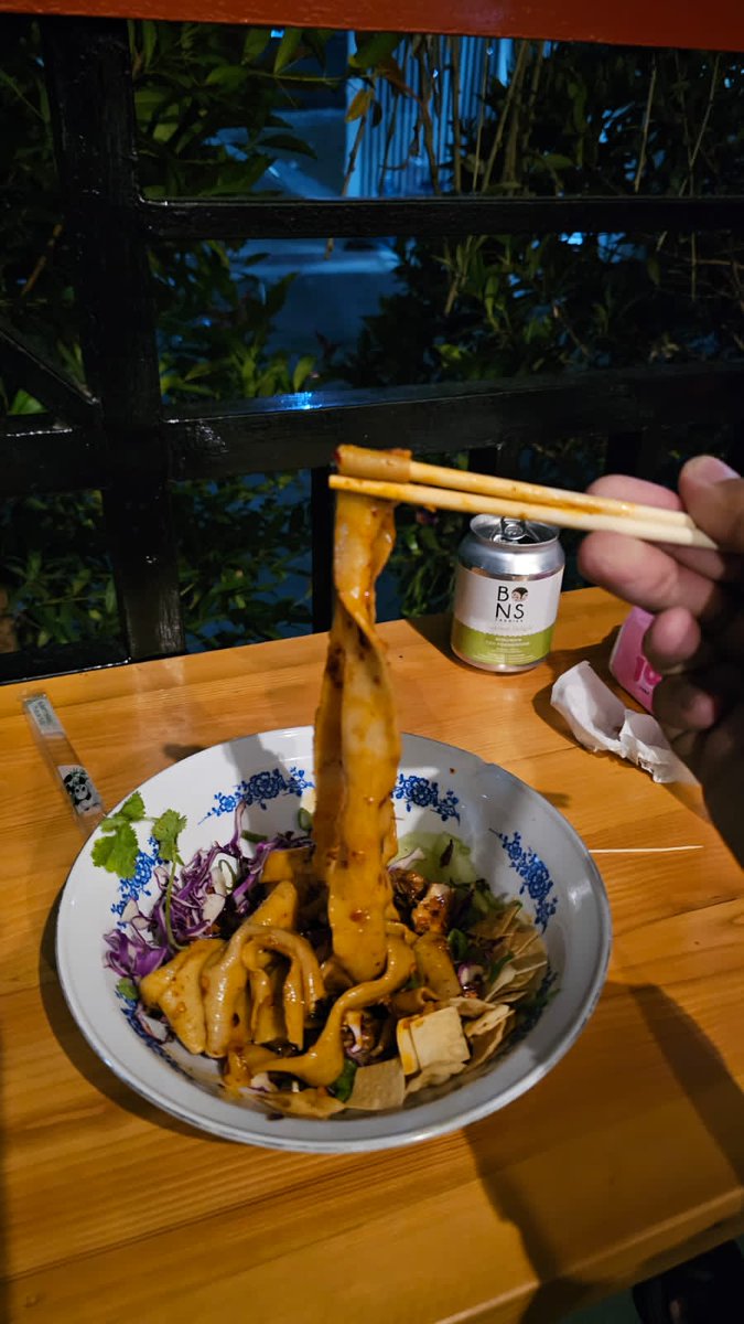 AchHilman's tweet photo. Kali ini cobain biang biang mie di jogja. Makanan khas cina yg unik cara bikinnya.
#foodblogger https://t.co/0b1RdgcEK4