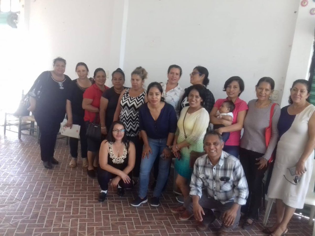 RicardoRiveraSl's tweet photo. El poder de servir es una bendición, ssbemos.escuchar las nesecidades e inquietudes de nuestro equipo, #EquipoADMM 
#IxtapandelaSal
#Distrito9
#EFM 
#JulietaAlbiter
#RicardoRivera https://t.co/JZRewLcdSM