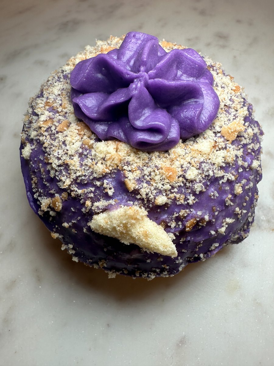 PurveDonutStop's tweet photo. UBE IS BACK!!! New Year resolutions are officially ove,r now back to your regularly scheduled program of MOUTH CHAOS!
#purve #purvedonutstop #donuts #donut #hawaii #honolulu #foodbeast #foodnetwork #yummy #hawaiisbestkitchens #hawaiieats #yelphawaii #makeeverydaypurve https://t.co/V26x2P1GdY