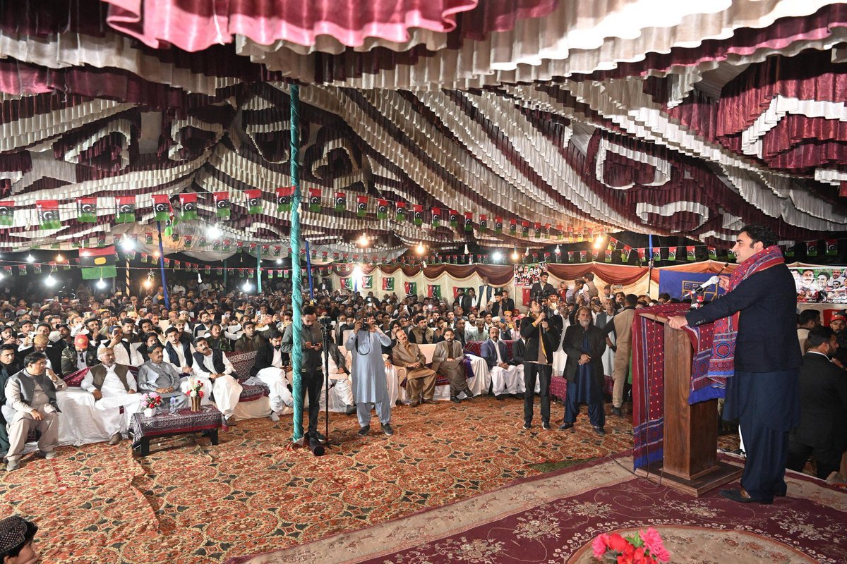 umaraziz2k7's tweet photo. چنو نئی سوچ کو چنو نئی قیادت کو نوجوان بلاول بھٹو پاکستان کی نئی نوجوان قیادت کو منتخب کرکے خوشحال پاکستان کی بنیاد رکھیں۔ 
چئیرمین بلاول بھٹو کی قمبر شہدادکوٹ ضلع قیادت اور حلقے #NA196 اور #PS14 #PS15 کے عہدیداران سے ملاقات۔

@BBhuttoZardari 
#چنو_نئی_سوچ_کو 
#VoteForTeer https://t.co/4WfxJrlrwP