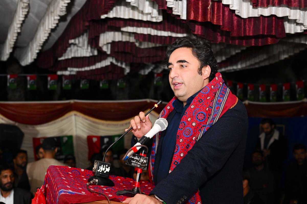 umaraziz2k7's tweet photo. چنو نئی سوچ کو چنو نئی قیادت کو نوجوان بلاول بھٹو پاکستان کی نئی نوجوان قیادت کو منتخب کرکے خوشحال پاکستان کی بنیاد رکھیں۔ 
چئیرمین بلاول بھٹو کی قمبر شہدادکوٹ ضلع قیادت اور حلقے #NA196 اور #PS14 #PS15 کے عہدیداران سے ملاقات۔

@BBhuttoZardari 
#چنو_نئی_سوچ_کو 
#VoteForTeer https://t.co/4WfxJrlrwP