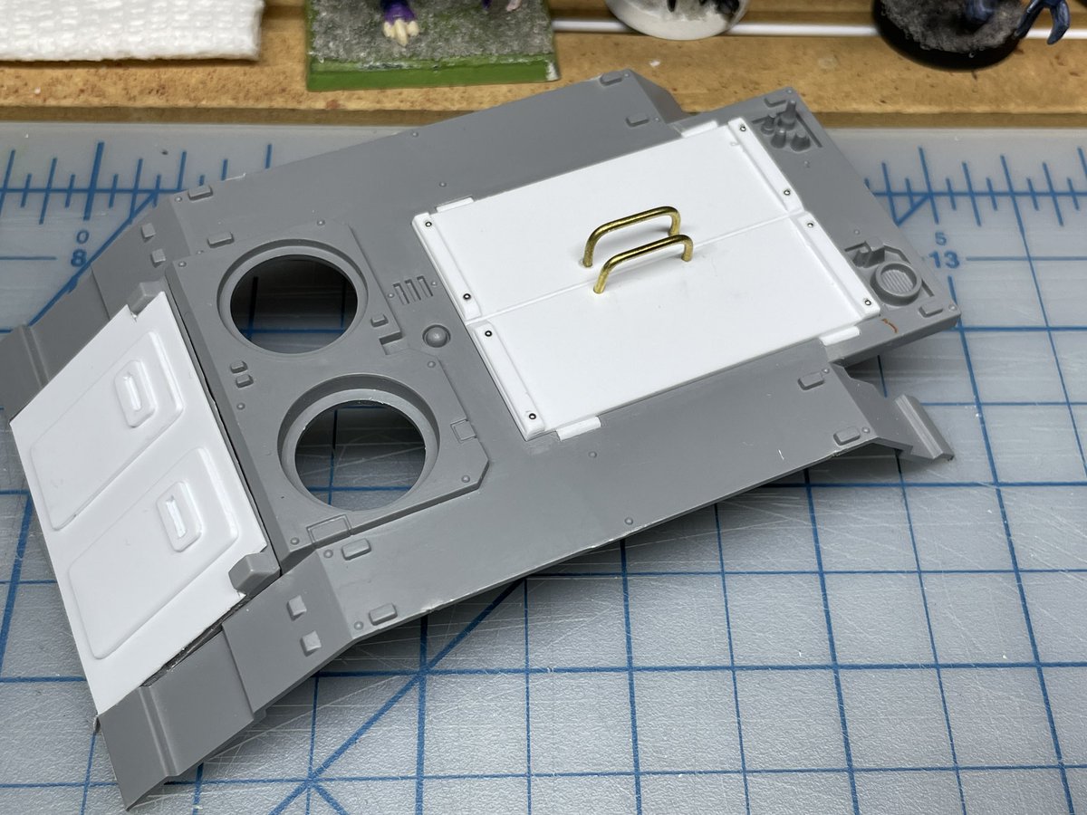 Velox_Mortis's tweet photo. Top hatches are done. Other works in progress looking on. 

#oldhammer #rhino40k #warhammer40000 #2ndedition40k #warhammercommunity #miniatureconversion https://t.co/RnPn7jums7