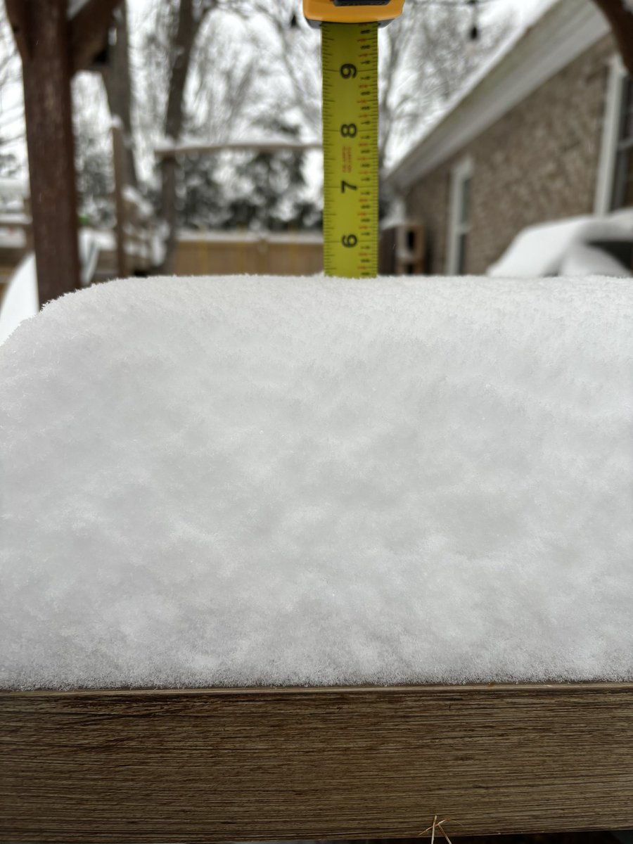 prich317's tweet photo. @NashSevereWx 5.5 inches in Maplewood subdivision of Franklin at 4:00 p.m. https://t.co/5r4PvFcUJj