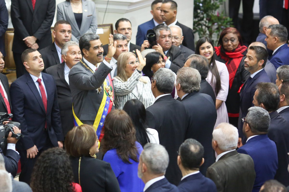 torrealbaf's tweet photo. #15Ene || Extraordinario #MensajeAnual que dirige nuestro Compatriota Bolivariano Trabajador Presidente y Comandante en Jefe @NicolasMaduro 

Este año venimos con grandes retos para seguir avanzando en la recuperación del Estado de Bienestar social de nuestro Pueblo. 🇻🇪 https://t.co/rYW8TpEeR5