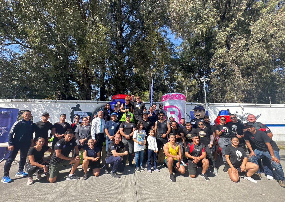 PoliciaGDL's tweet photo. Reconocemos a los equipos ganadores “Fuerza 121”, “Las Amazonas”, “Los Ronin” y “Los Titinos”, de nuestra Comisaría y “Bomberos 2.0”, de @PCYBOMGDL, quienes obtuvieron los cinco lugares de la competencia de #CrossPol en la #SemanaDelPolicía2024.
#CuidamosLoQueQueremos
👮🏽♀️🏆👮🏽 https://t.co/bQAPZzQb1L