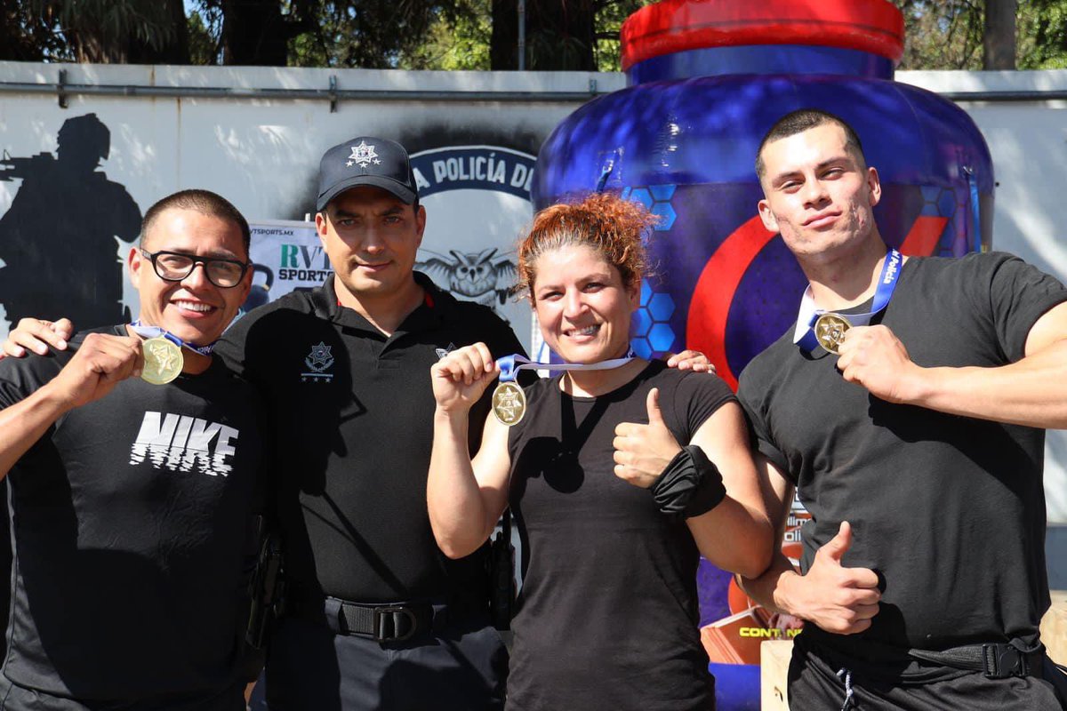 PoliciaGDL's tweet photo. Reconocemos a los equipos ganadores “Fuerza 121”, “Las Amazonas”, “Los Ronin” y “Los Titinos”, de nuestra Comisaría y “Bomberos 2.0”, de @PCYBOMGDL, quienes obtuvieron los cinco lugares de la competencia de #CrossPol en la #SemanaDelPolicía2024.
#CuidamosLoQueQueremos
👮🏽♀️🏆👮🏽 https://t.co/bQAPZzQb1L